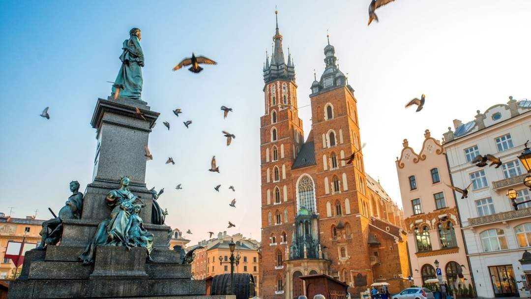 Krakows torg gamla stan Mariacka-basilikan Adam Mickiewicz-monumentet, guide till Karów, sightseeing i Krakow.