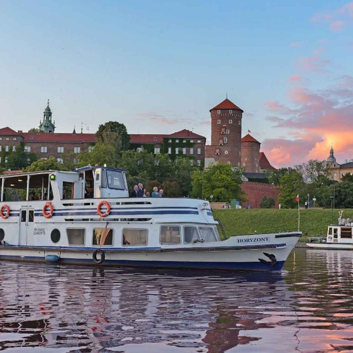 Kraków, en elvecruise på Wis?a. Wawel-slottet, Wis?a.