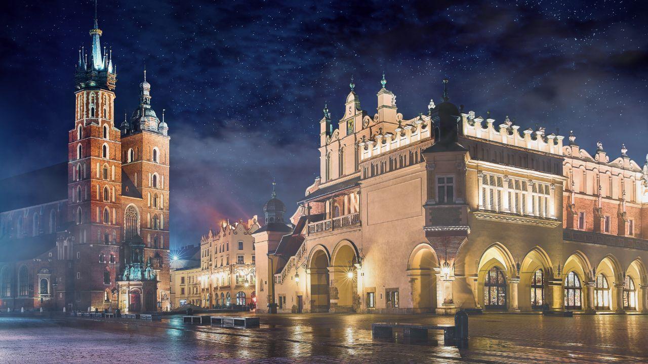 krakow at night scary
